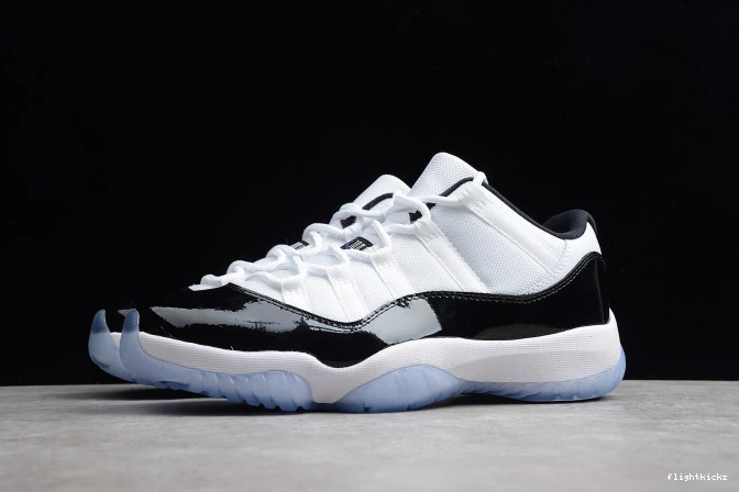 Low 11 528895-153 White  Air Retro 